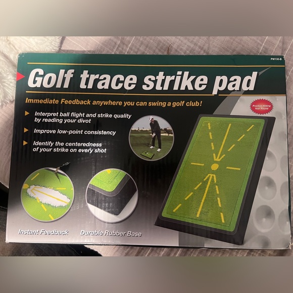 Golf Pro indoor/outdoor putter with ball return, trace strike pad, & gifts - Picture 4 of 4